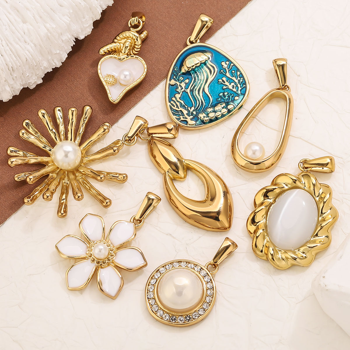 จี้ดอกไม้สแตนเลสชุบทอง 18K 1 ช - Vintage Fashion Theme บทวิจารณ์และราคา