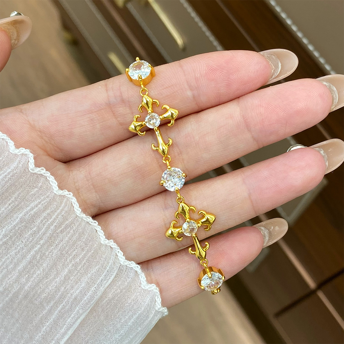 สร้อยข้อมือและเครื่องประดับมือ - Vintage Fashion Tiktok บทวิจารณ์และราคา
