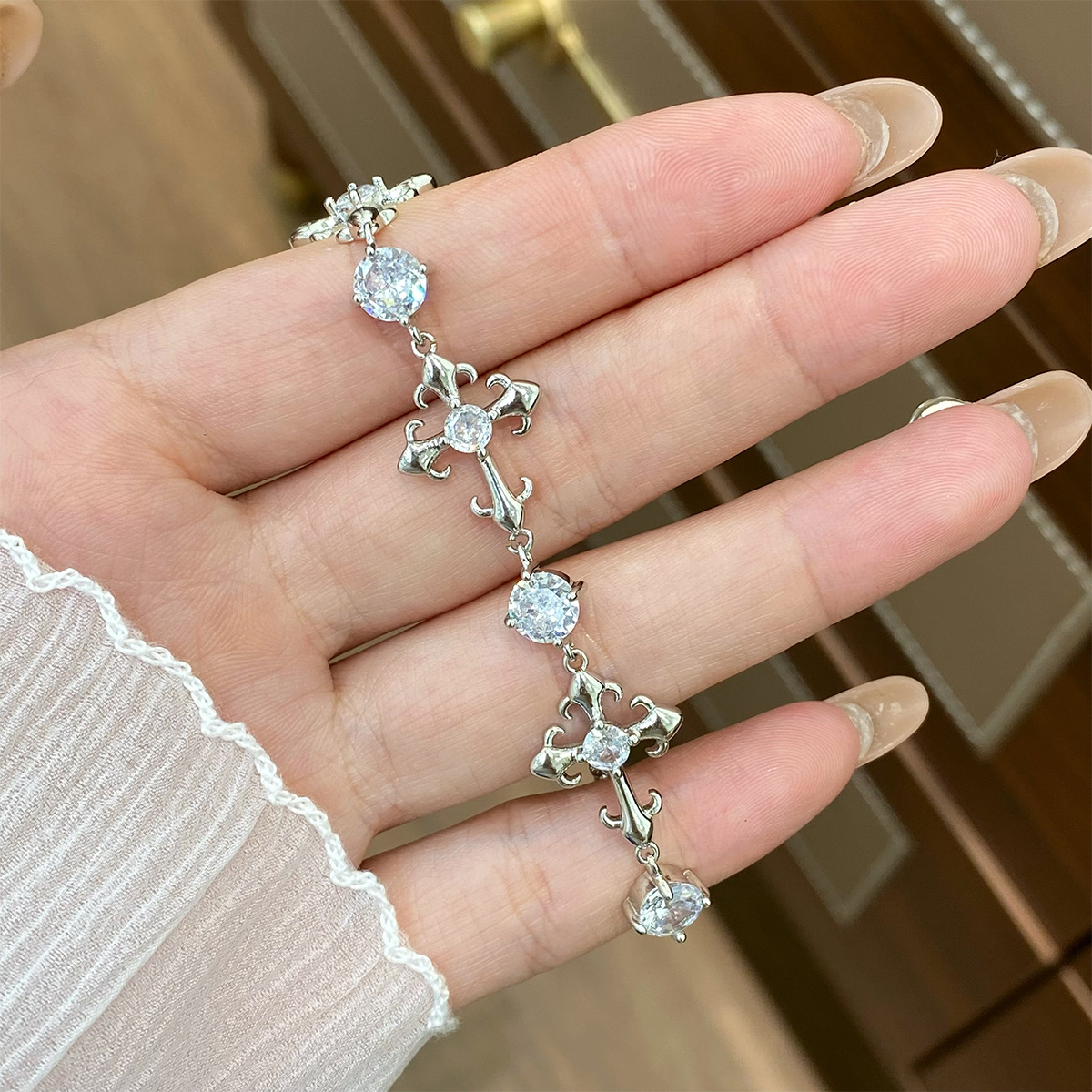 สร้อยข้อมือและเครื่องประดับมือ - Vintage Fashion Tiktok บทวิจารณ์และราคา