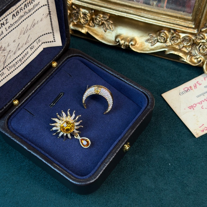 วินเทจคริสตัลสีเหลืองต่างหูพระ - Vintage Fashion Jewelry Brands บทวิจารณ์และราคา