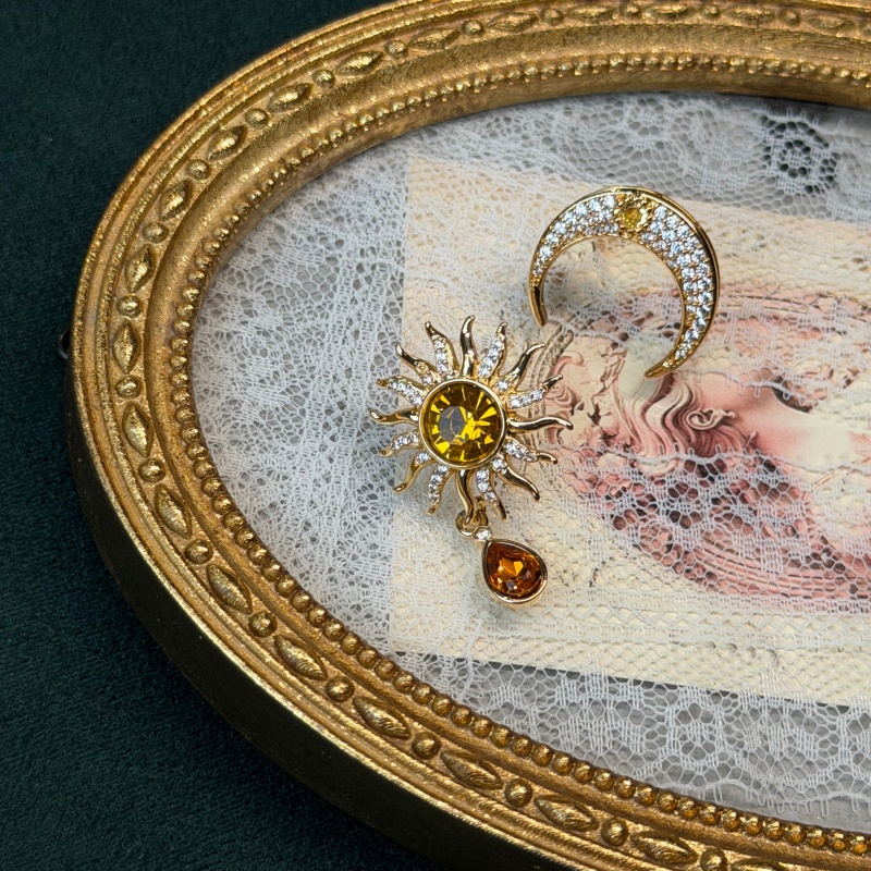 วินเทจคริสตัลสีเหลืองต่างหูพระ - Vintage Fashion Jewelry Brands บทวิจารณ์และราคา