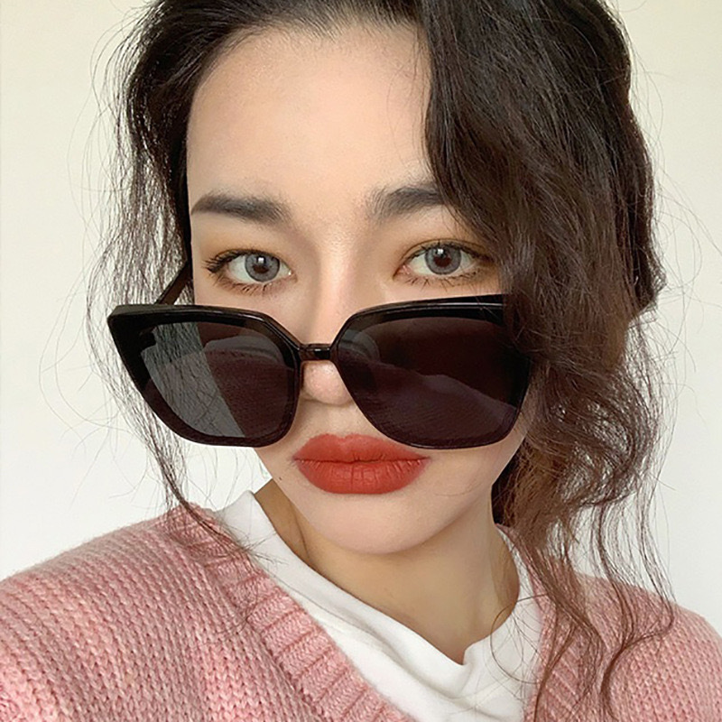 แว่นกันแดดทรงสี่เหลี่ยมผีเสื้อ - Vintage Fashion Tiktok บทวิจารณ์และราคา