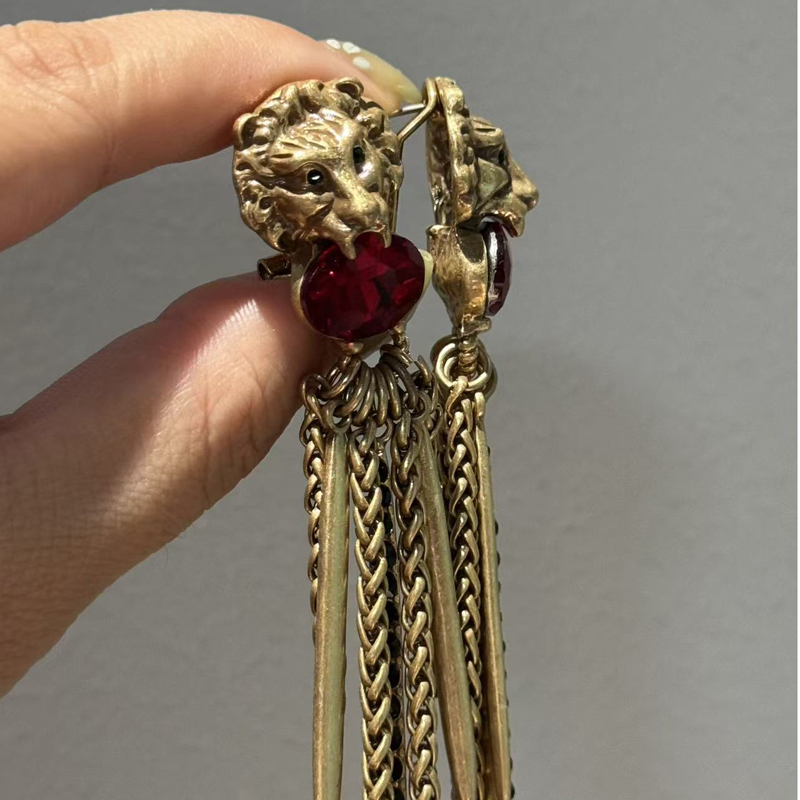 ต่างหูห้อยพู่ห้อยยาวรูปหัวสิงโ - Vintage Fashion Jewelry Brands บทวิจารณ์และราคา